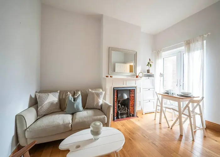 Pass The Keys Hither Green Ground Floor Flat With Garden London
